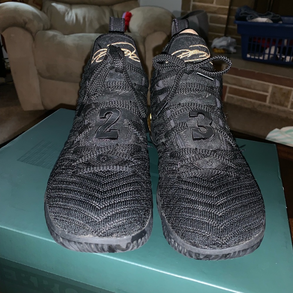 “I’m king” LeBron 16’s - Picture 5 of 6